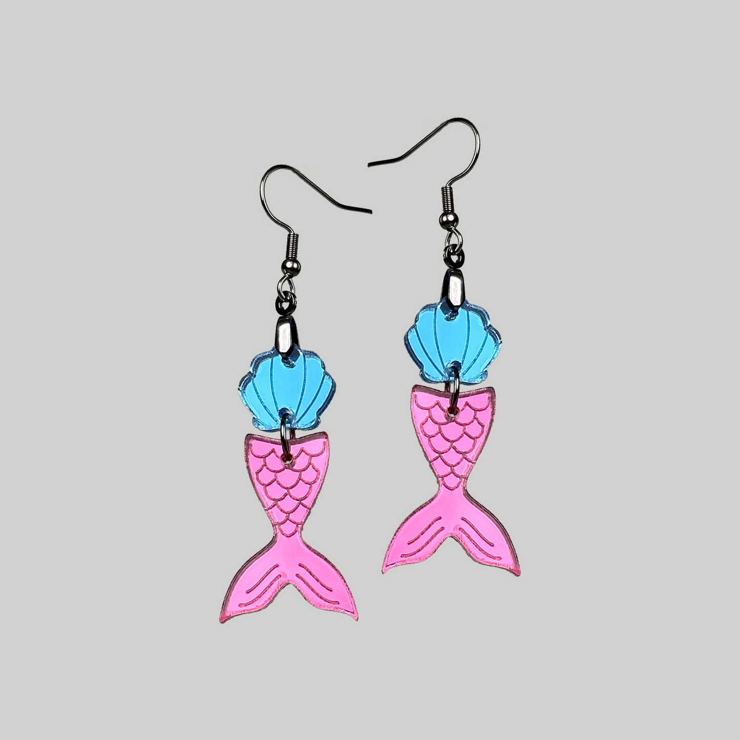 Mermaid Tail Earrings: Enchanting shiny aquatic elegance.