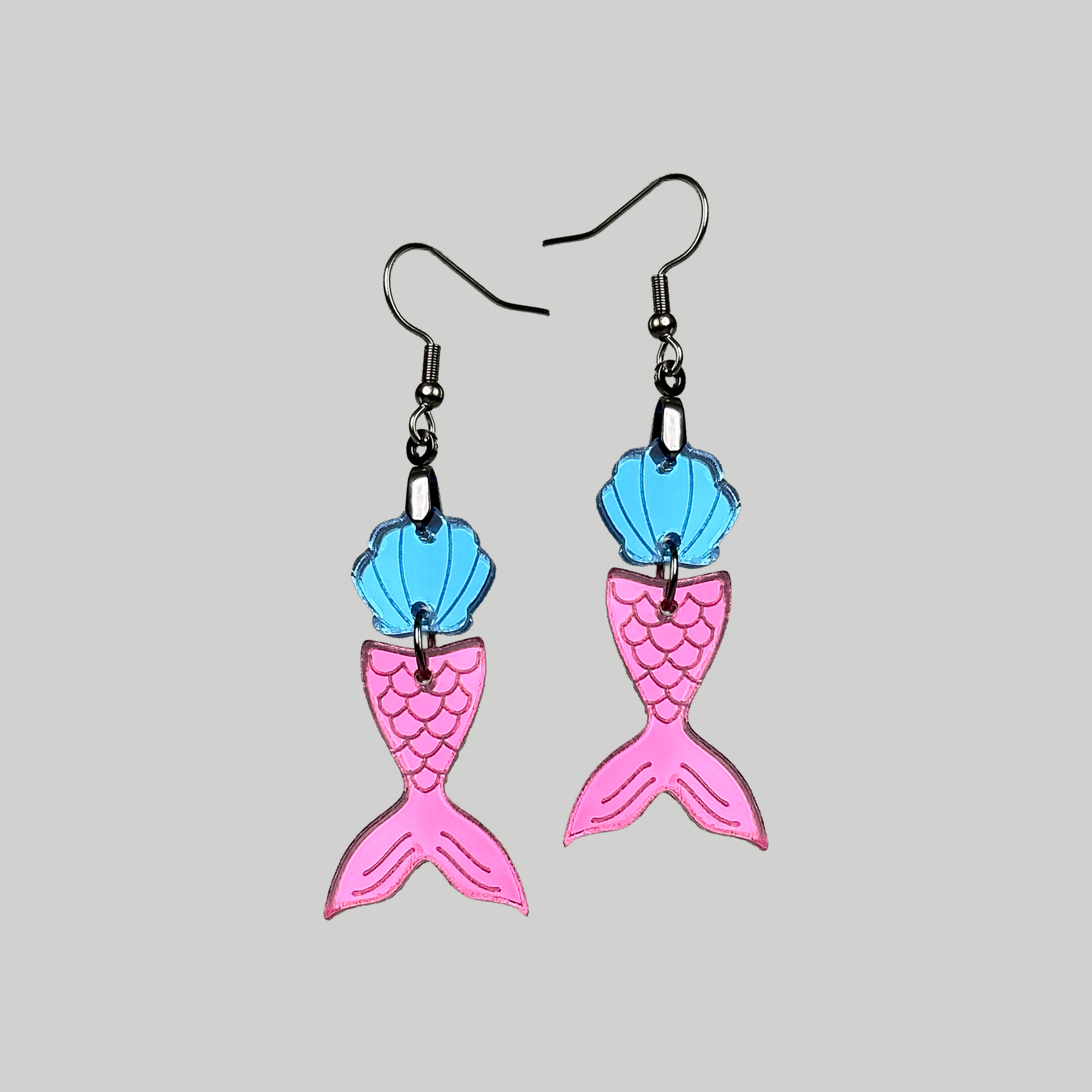Mermaid Tail Earrings: Enchanting shiny aquatic elegance.