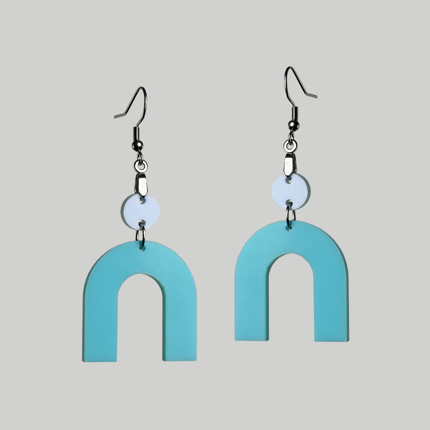 Arch-Shaped Earrings: Contemporary elegance in stylish arch-inspired accessories.